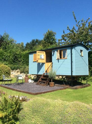 Shepherds Hut In The Hills - Nr. Mold
