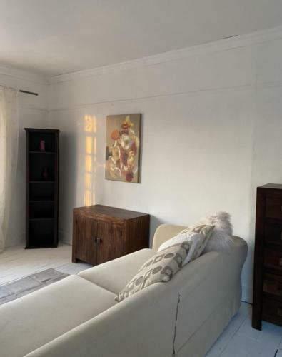 Stunning 2-bed Apartment Above Schooners Bar