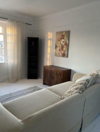 Stunning 2-bed Apartment Above Schooners Bar
