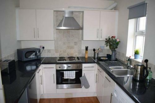 Comfortable Apartment In Sheffield With Parking