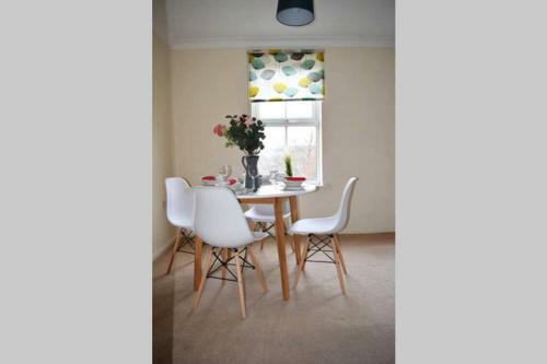 Comfortable Apartment In Sheffield With Parking