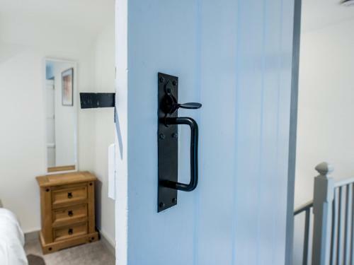Pass The Keys Bryn Cuddfan - Rural Cottage - Sleeps 4