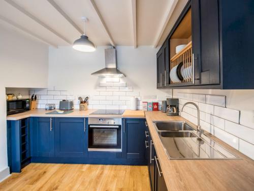 Pass The Keys Bryn Cuddfan - Rural Cottage - Sleeps 4