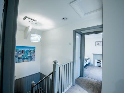 Pass The Keys Bryn Cuddfan - Rural Cottage - Sleeps 4