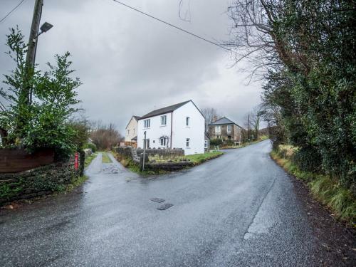 Pass The Keys Bryn Cuddfan - Rural Cottage - Sleeps 4