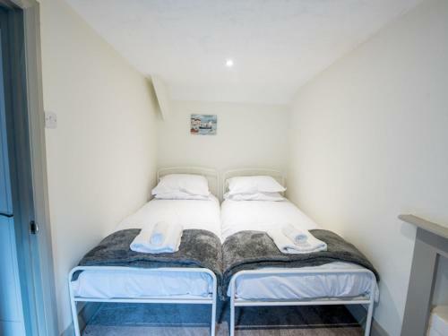 Pass The Keys Bryn Cuddfan - Rural Cottage - Sleeps 4