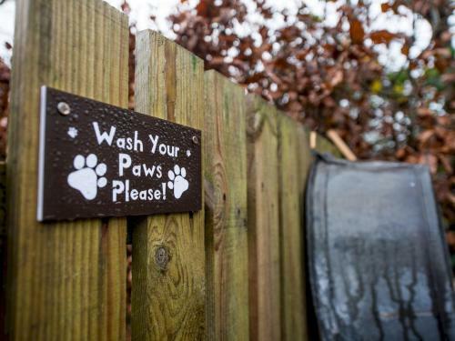 Pass The Keys Bryn Cuddfan - Rural Cottage - Sleeps 4