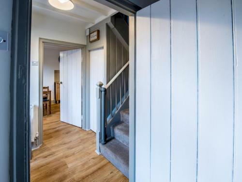 Pass The Keys Bryn Cuddfan - Rural Cottage - Sleeps 4