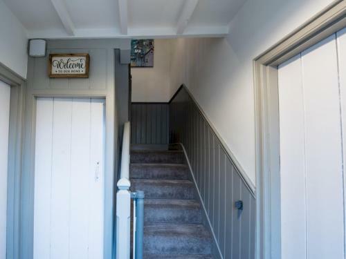 Pass The Keys Bryn Cuddfan - Rural Cottage - Sleeps 4