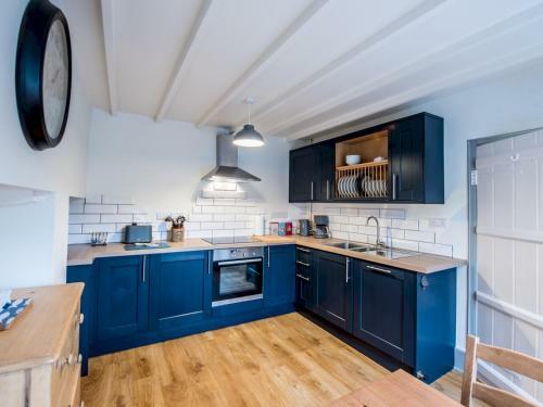 Pass The Keys Bryn Cuddfan - Rural Cottage - Sleeps 4