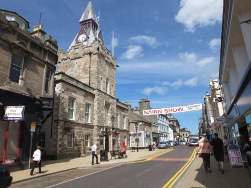 Luxury Riverbank Apartment, Nairn