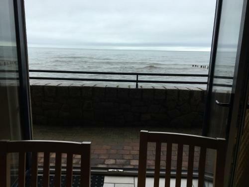 B2 Waterfoot Apartment
