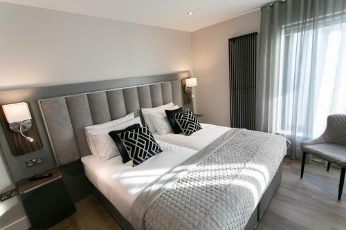 Custom House Apartments