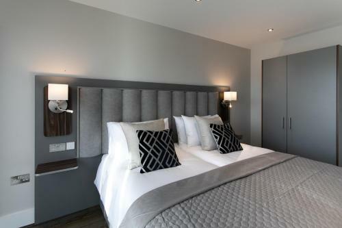 Custom House Apartments