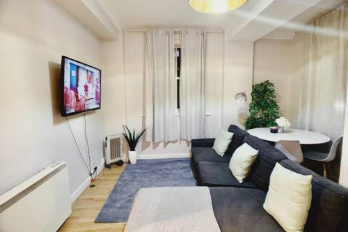 3 Bed City Centre Serviced Apartment - Sleeps 7