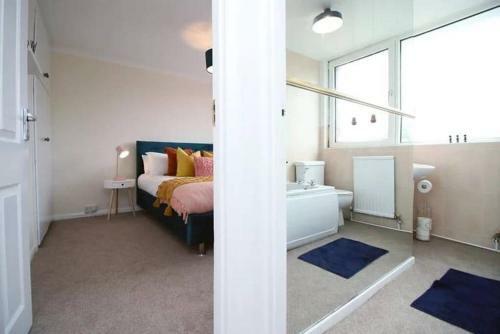 Fully Equipped And Self Check In 2 Bedroom Apartment
