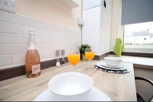 Fully Equipped And Self Check In 2 Bedroom Apartment