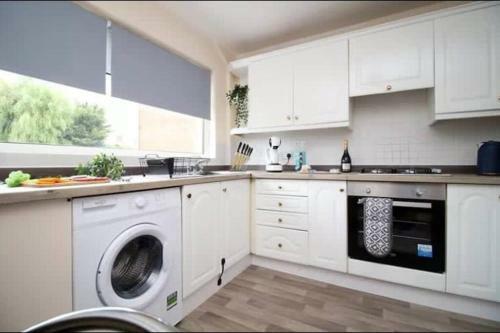Fully Equipped And Self Check In 2 Bedroom Apartment