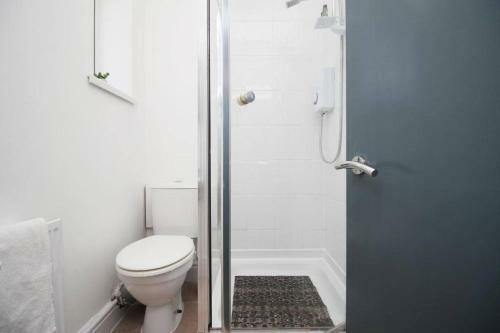 A Functional Studio Apartment Situated Perfectly On Chepstow Road - Flat 4