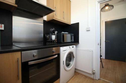 A Functional Studio Apartment Situated Perfectly On Chepstow Road - Flat 4