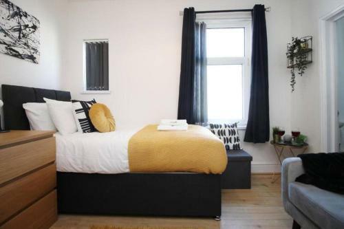 A Functional Studio Apartment Situated Perfectly On Chepstow Road - Flat 4