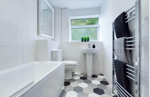 Inviting 2-bed House In Newcastle Upon Tyne