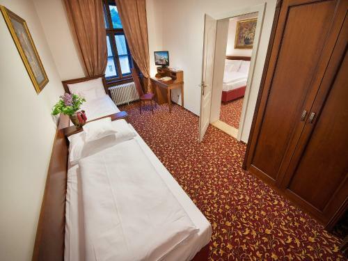 Ea Zamecky Hotel Hruba Skala