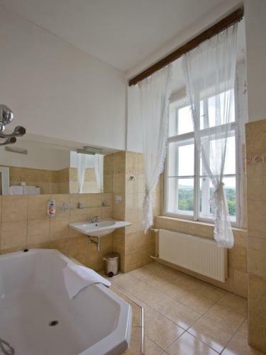 Ea Zamecky Hotel Hruba Skala