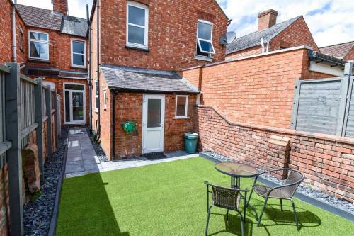 Lutterworth House - Close To Town Centre & Hospital