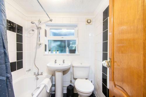 Contractor Terrace, 3 Bedrooms, Parking, Wifi & Smart Tv