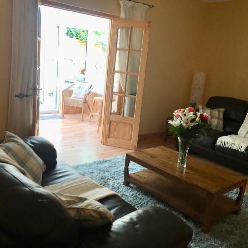 Hostal White Cottage B&B