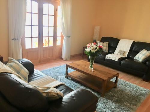 Hostal White Cottage B&B