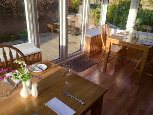 Hostal White Cottage B&B