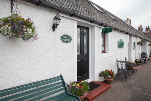 Hostal White Cottage B&B