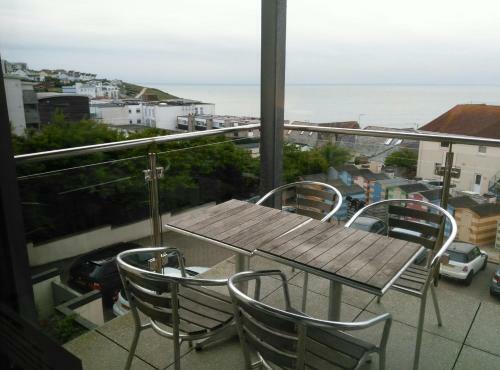 South Fistral Seaview 2-bed Apartment