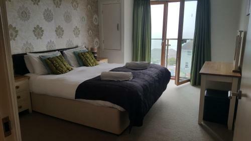 South Fistral Seaview 2-bed Apartment