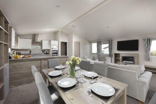 The Retreat, Newperran Heights