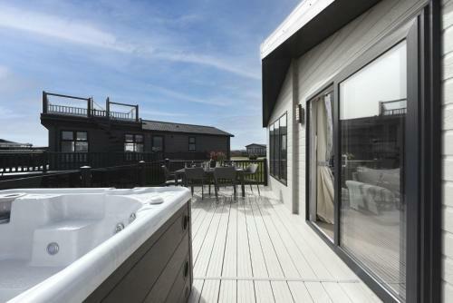 The Retreat, Newperran Heights