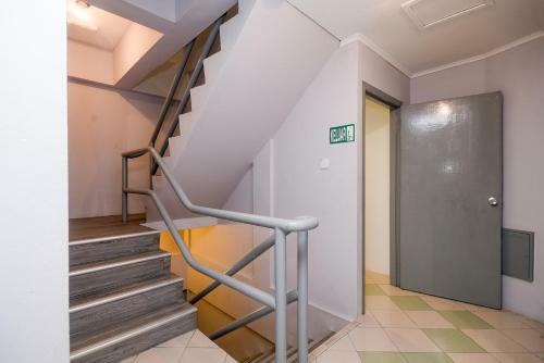 Hotel Oyo 989 Ostay Inn