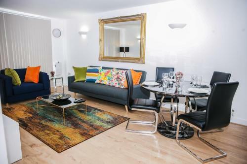Riverside 2 Bed Apartment