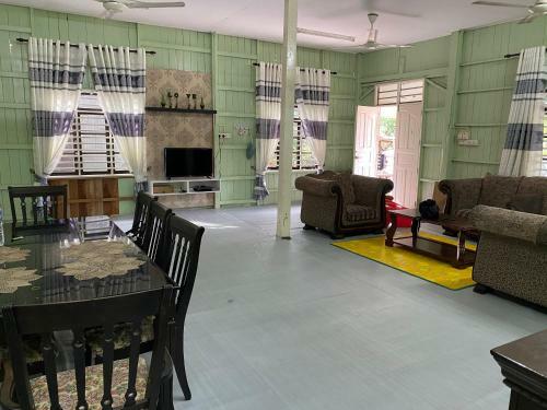 Villa Homestay Tupak