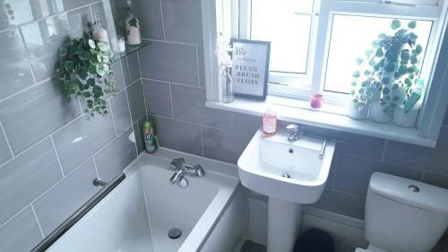 The Hide Away, Modern Rooms With Private Bathroom