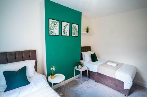 Feel At Home Contractor Digs In Nuneaton