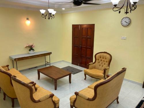 Hanna Homestay Kangar
