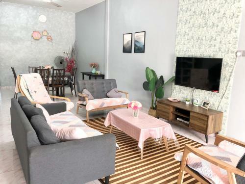 Deena Homestay (utan Aji)