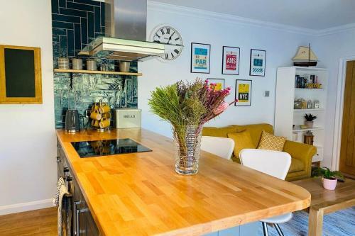 Luxury Apartment-golden Triangle, Parking & Garden