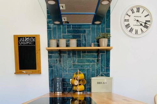 Luxury Apartment-golden Triangle, Parking & Garden
