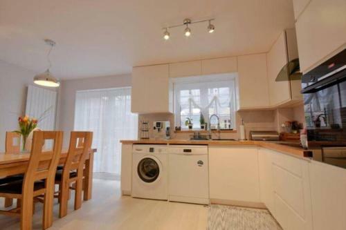 Swafield House - Parking - Modern 2 Bed - Marvello Properties