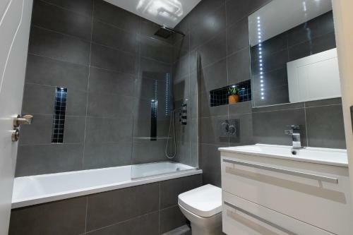 Thorpe Road 1 Bed Apartment With Parking