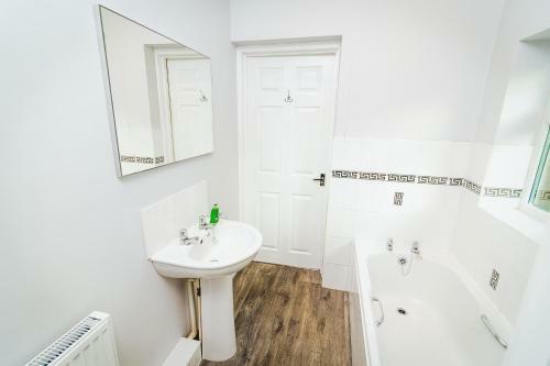Newly Refurbished House - 10 Minute Walk From City Centre